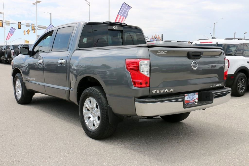 Used 2019 Nissan Titan SV AWD/4WD image 7
