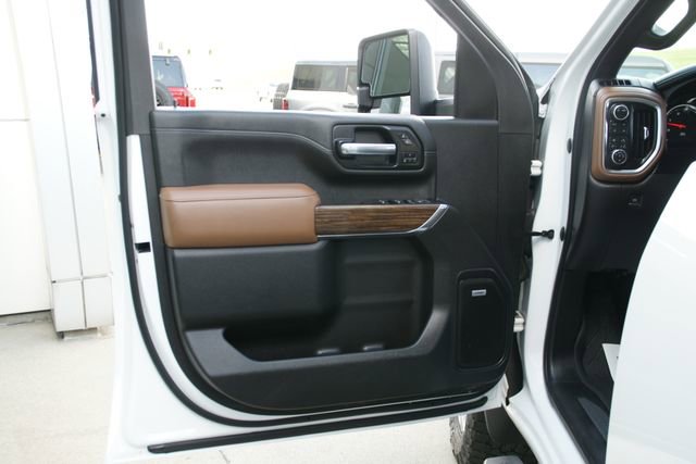 Used 2020 Chevrolet Silverado 2500 High Country w/ Safety Package II image 15