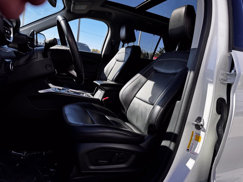 Certified 2023 Ford Explorer Limited w/ Equipment Group 301A AWD/4WD image 5