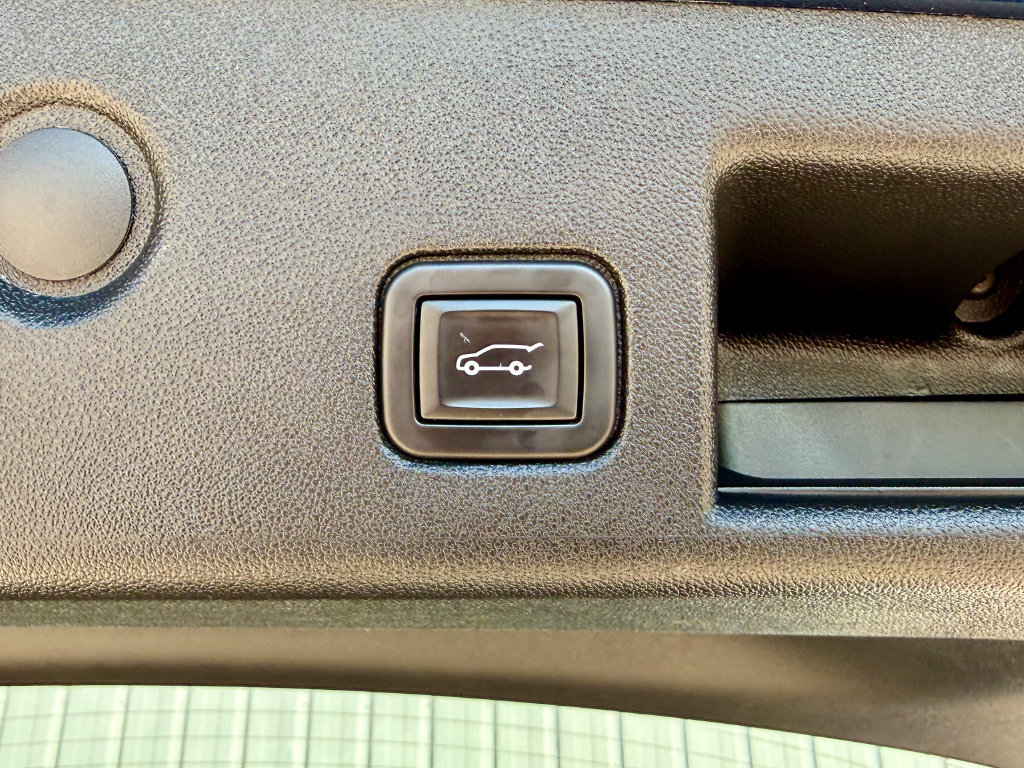 Used 2020 Chevrolet Equinox LT FWD image 18