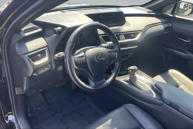 Used 2019 Lexus UX 200 w/ Premium Package FWD image 14