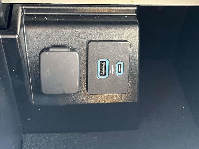 Certified 2023 Ford Explorer Limited w/ Equipment Group 301A image 21