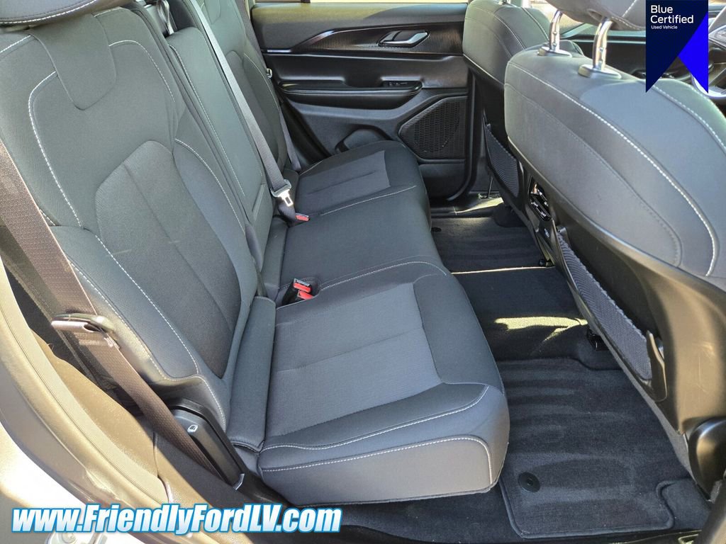 Used 2025 Jeep Grand Cherokee Laredo X AWD/4WD image 14
