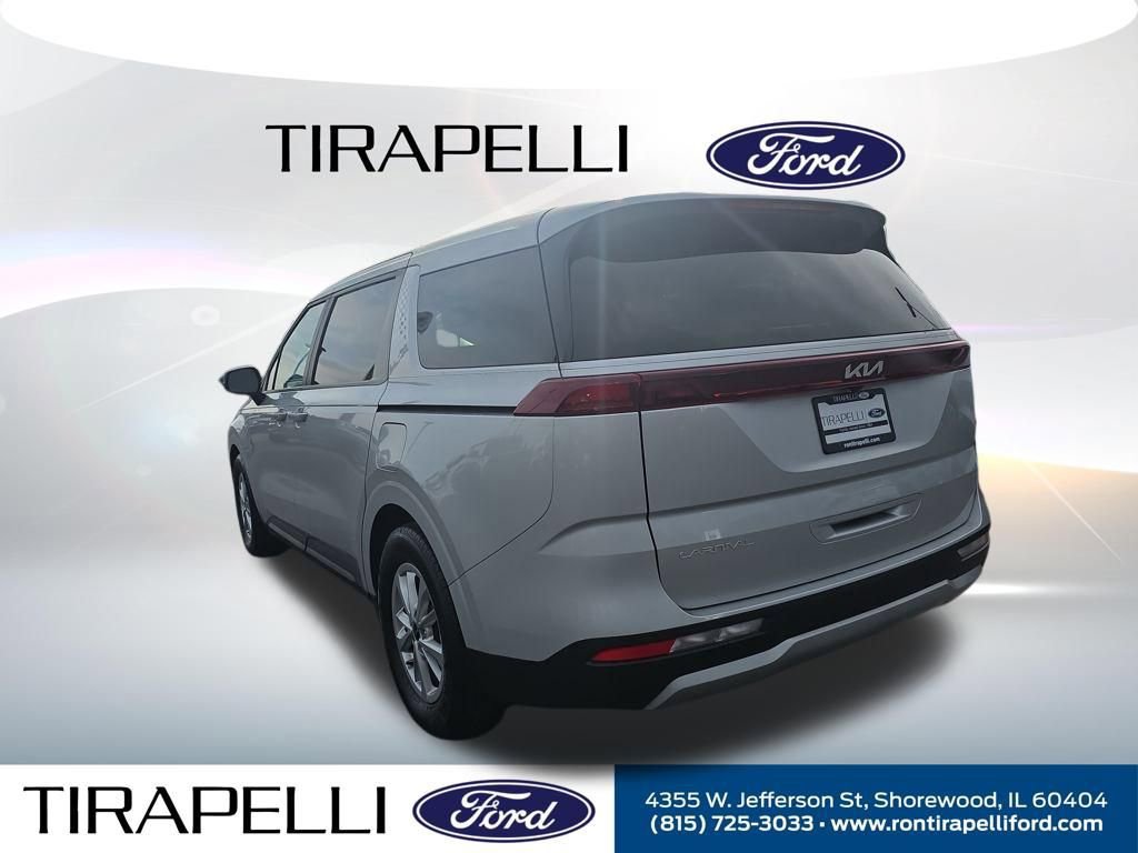 Used 2023 Kia Carnival LX FWD image 5