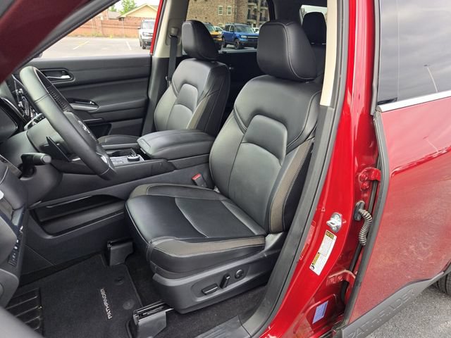 Used 2024 Nissan Pathfinder SL AWD/4WD image 9