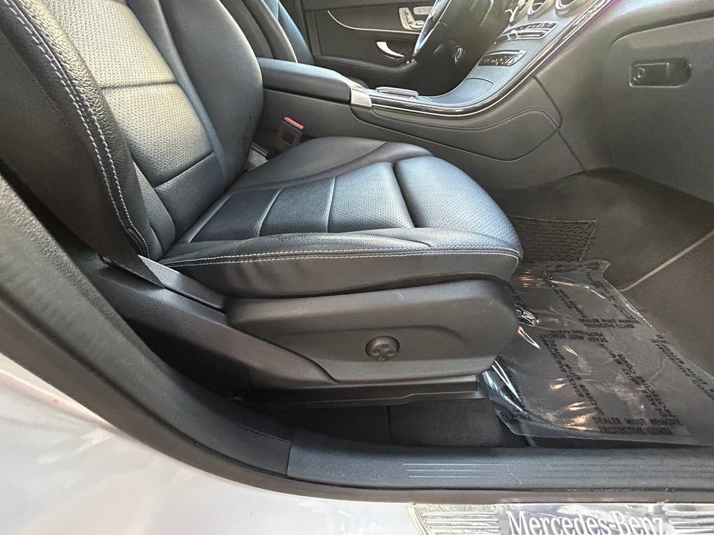 Used 2020 Mercedes-Benz GLC 300 image 24