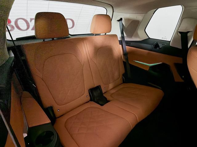 Used 2024 BMW X7 xDrive40i w/ Premium Package AWD/4WD image 32