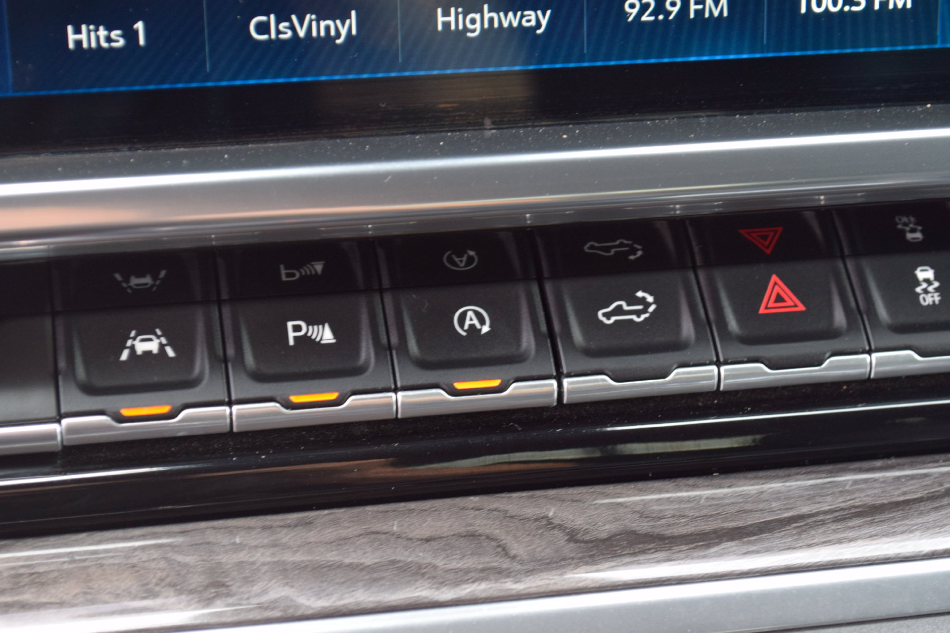 Used 2022 Chevrolet Silverado 1500 LTZ w/ LTZ Premium Package AWD/4WD image 12