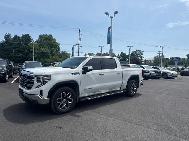 Used 2024 GMC Sierra 1500 SLT w/ SLT Premium Package AWD/4WD image 3
