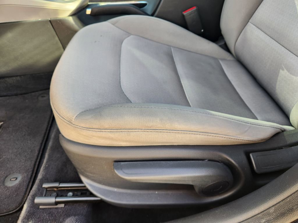 Used 2017 Hyundai Elantra SE image 23