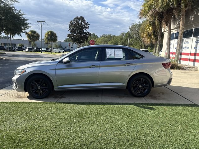 Used 2023 Volkswagen Jetta SE w/ Panoramic Sunroof Package FWD image 8