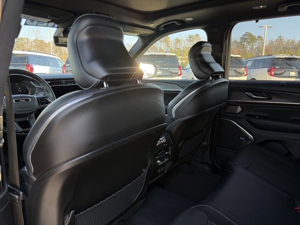 Used 2023 Jeep Grand Cherokee Overland w/ Advanced Protech Group III image 24