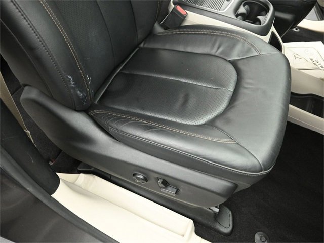 Used 2017 Chrysler Pacifica Touring-L Plus image 45