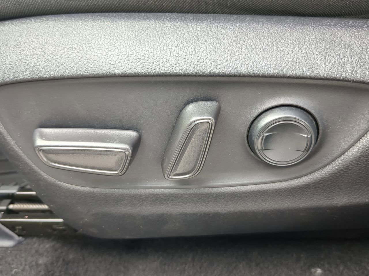 Used 2022 Toyota RAV4 XLE FWD image 27