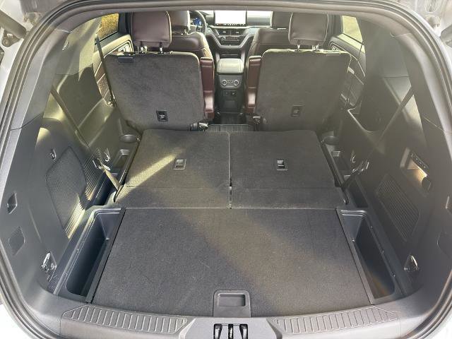 Certified 2025 Ford Explorer Platinum w/ LUX Leather Package image 8