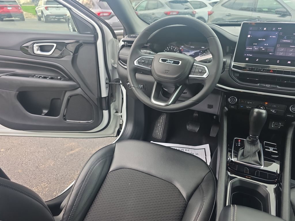 Used 2022 Jeep Compass Latitude FWD image 23