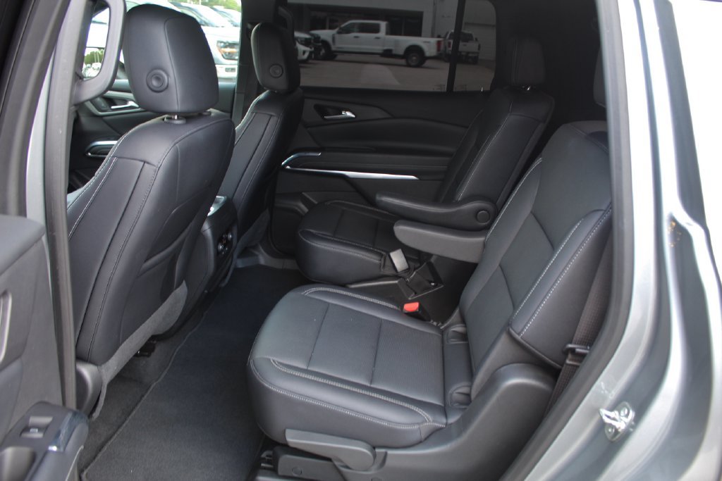Used 2025 Chevrolet Traverse LT FWD image 16