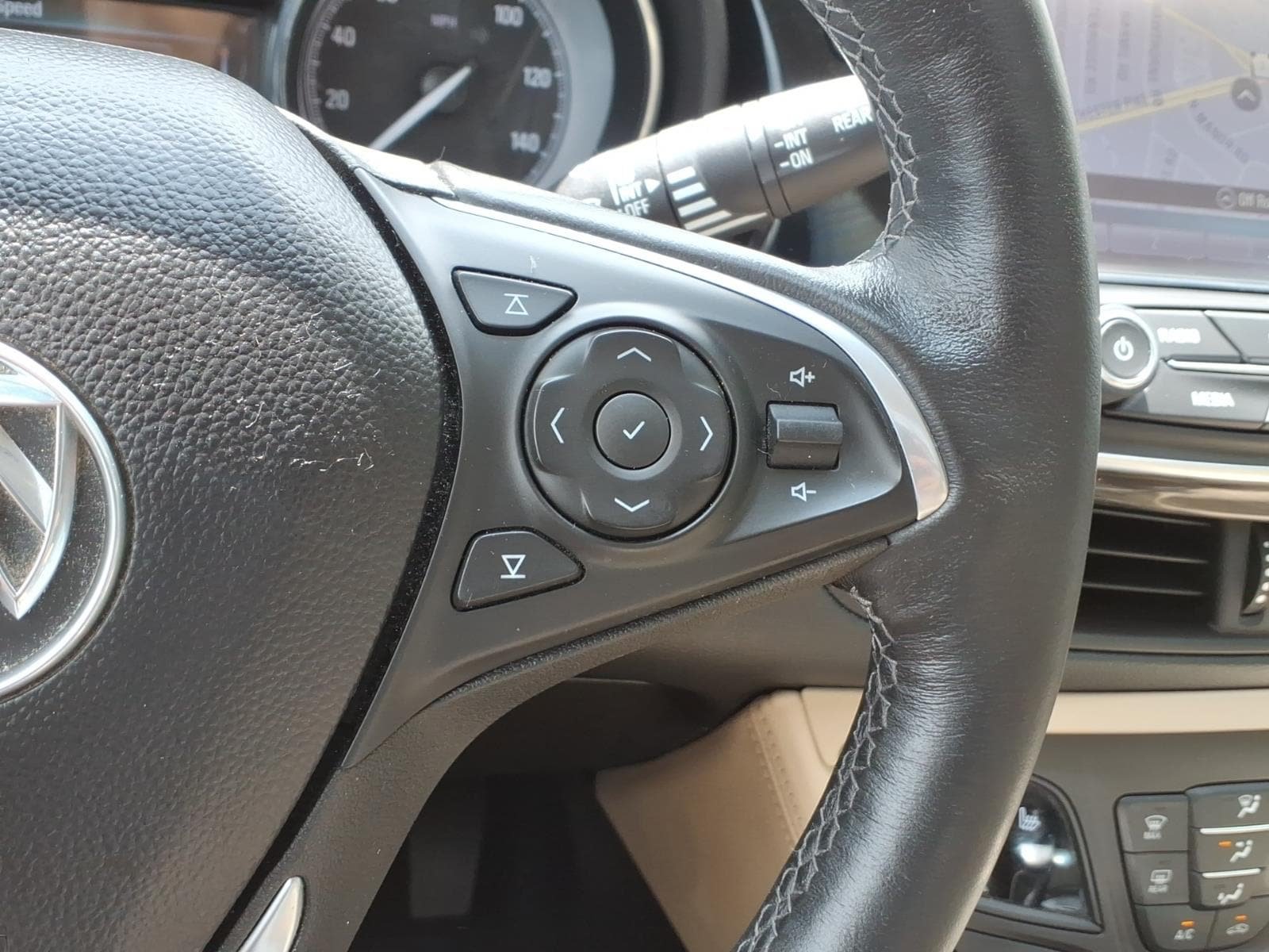 Used 2019 Buick Envision Essence AWD/4WD image 16