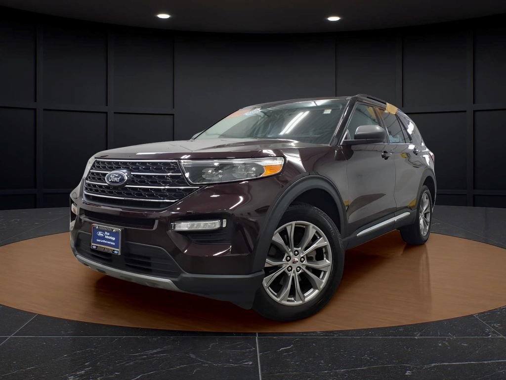 Certified 2023 Ford Explorer XLT w/ Equipment Group 202A AWD/4WD image 3