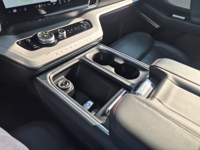 Certified 2025 Ford Expedition Active AWD/4WD image 18