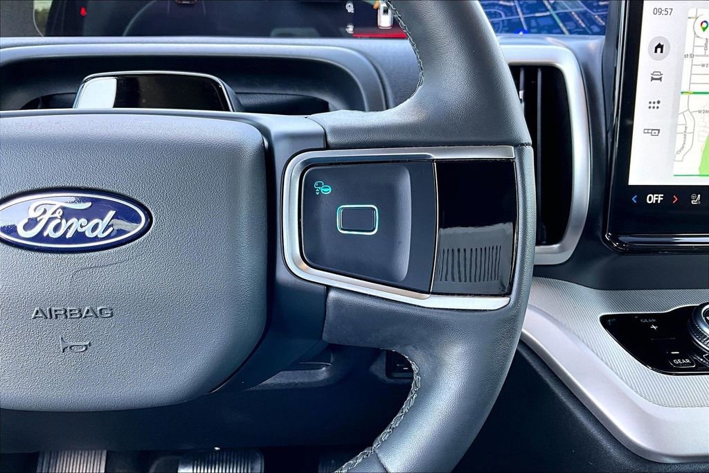 Certified 2025 Ford Expedition Active AWD/4WD image 19
