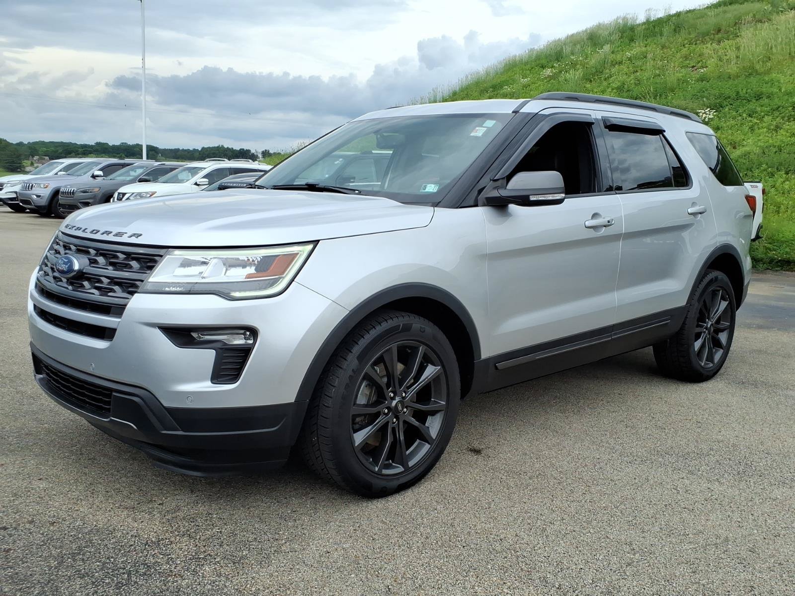 Certified 2018 Ford Explorer XLT w/ Equipment Group 202A AWD/4WD image 3