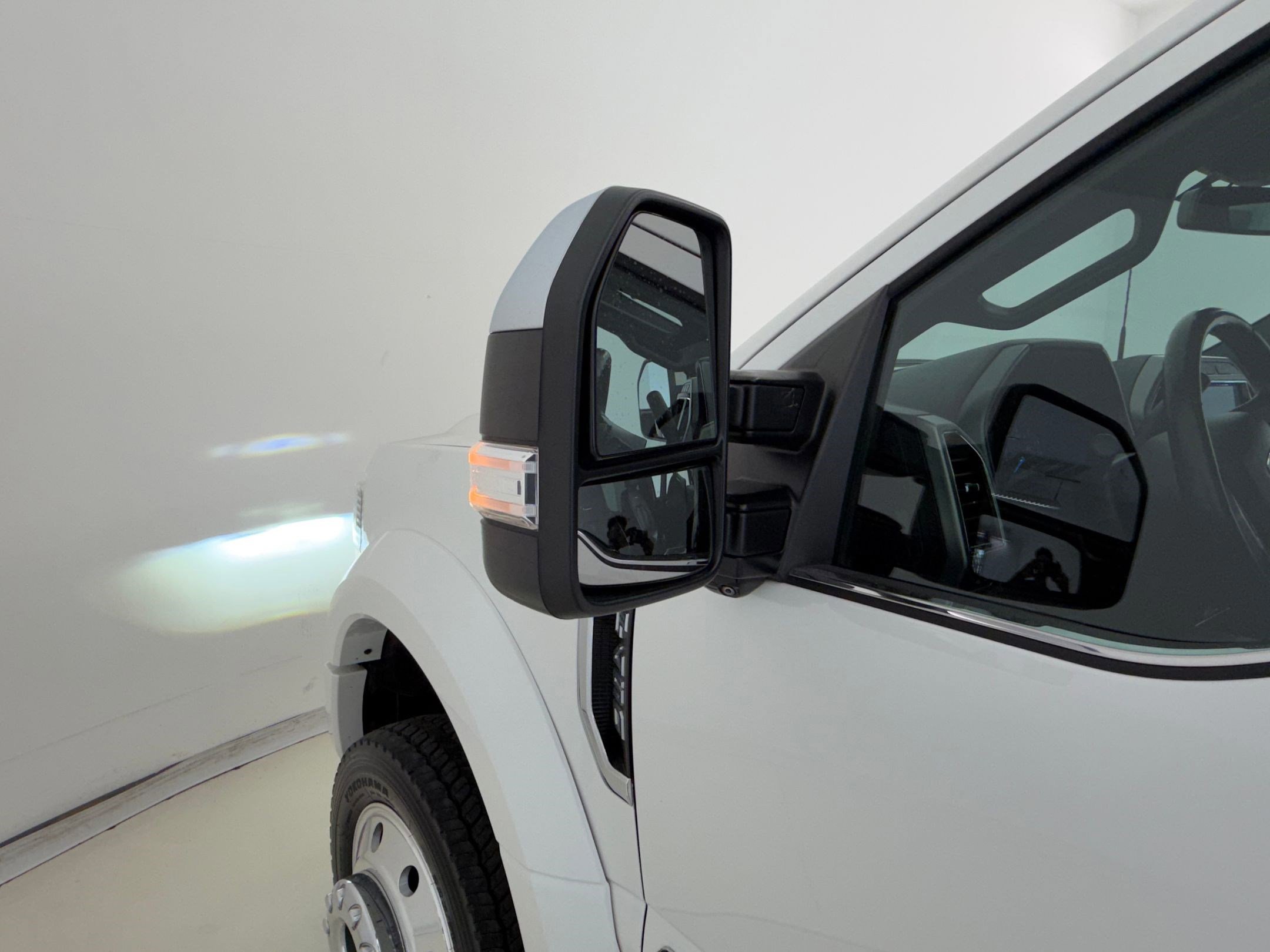 Certified 2022 Ford F450 Platinum w/ FX4 Off-Road Package image 24