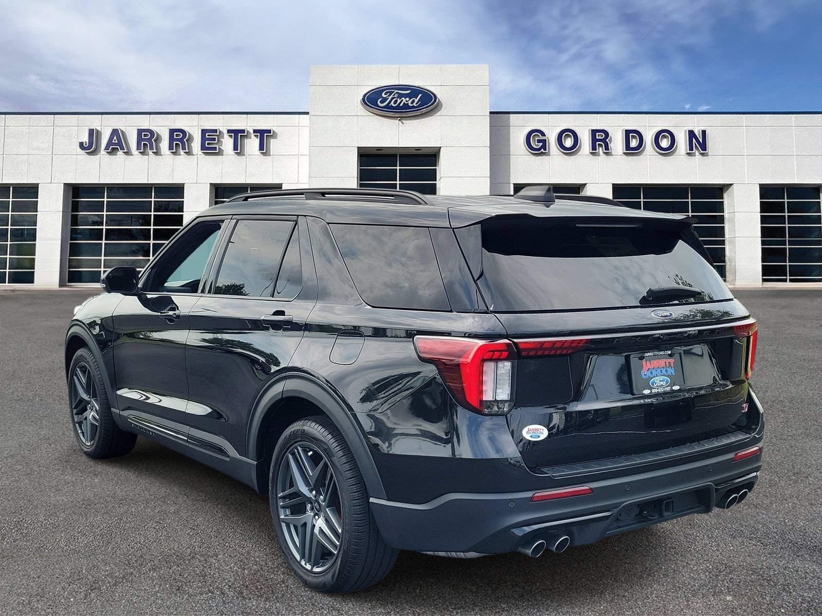 Certified 2025 Ford Explorer ST RWD image 3