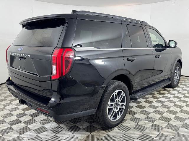 Certified 2025 Ford Expedition Active image 4