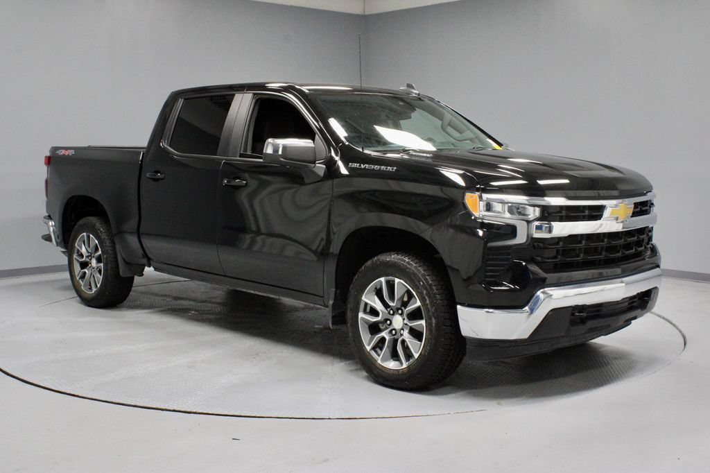 Used 2025 Chevrolet Silverado 1500 LT AWD/4WD image 1