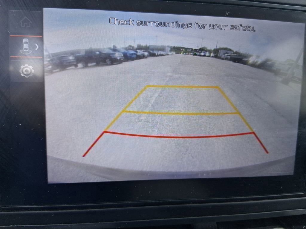 Used 2023 Kia Carnival LX image 33