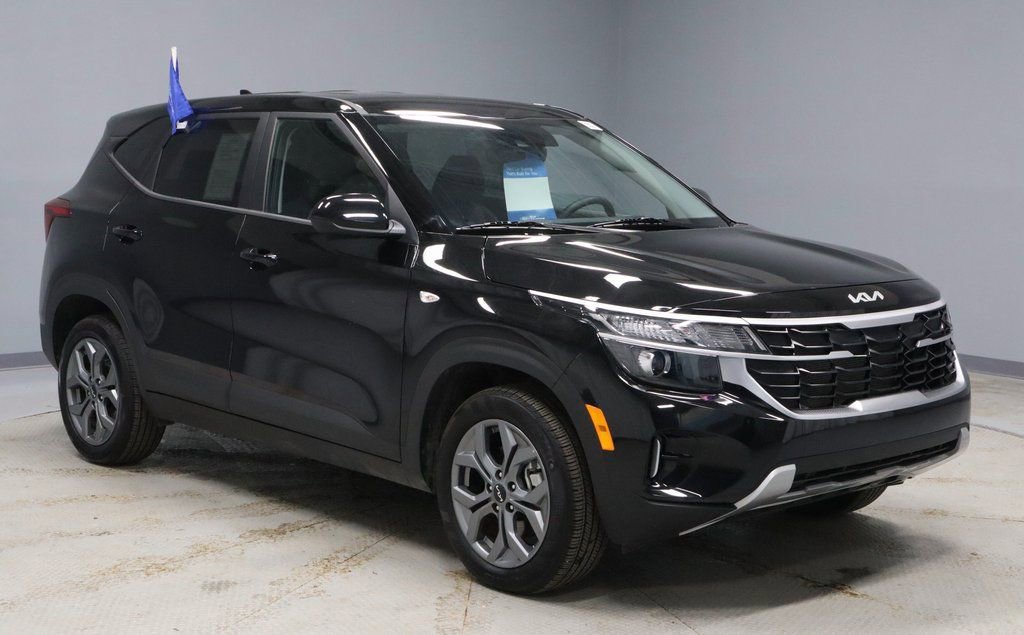 Used 2025 Kia Seltos LX image 7