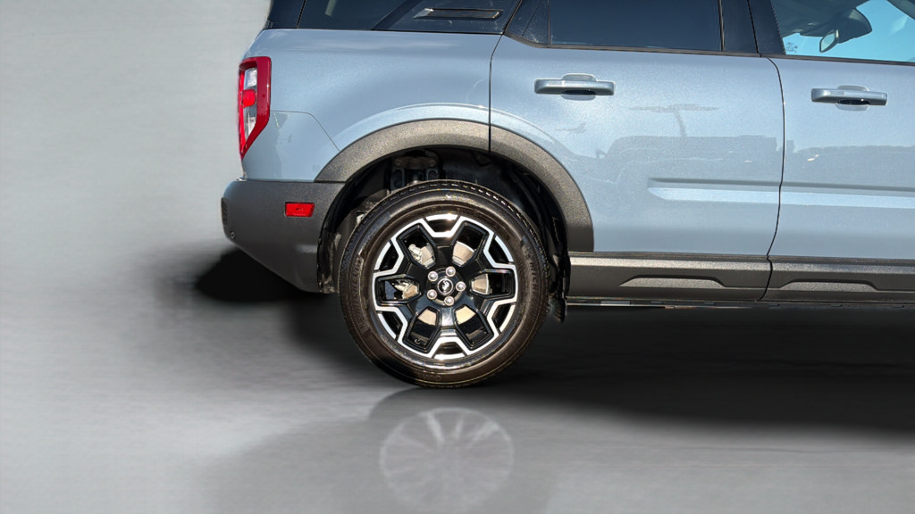 Certified 2025 Ford Bronco Sport Outer Banks w/ Outer Banks Tech Package+ AWD/4WD image 32