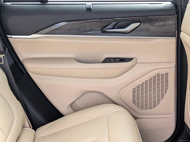 Used 2025 Jeep Grand Cherokee Limited w/ Luxury Tech Group II image 23