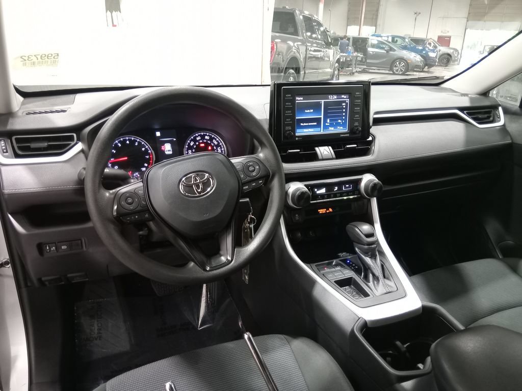 Used 2022 Toyota RAV4 LE FWD image 13