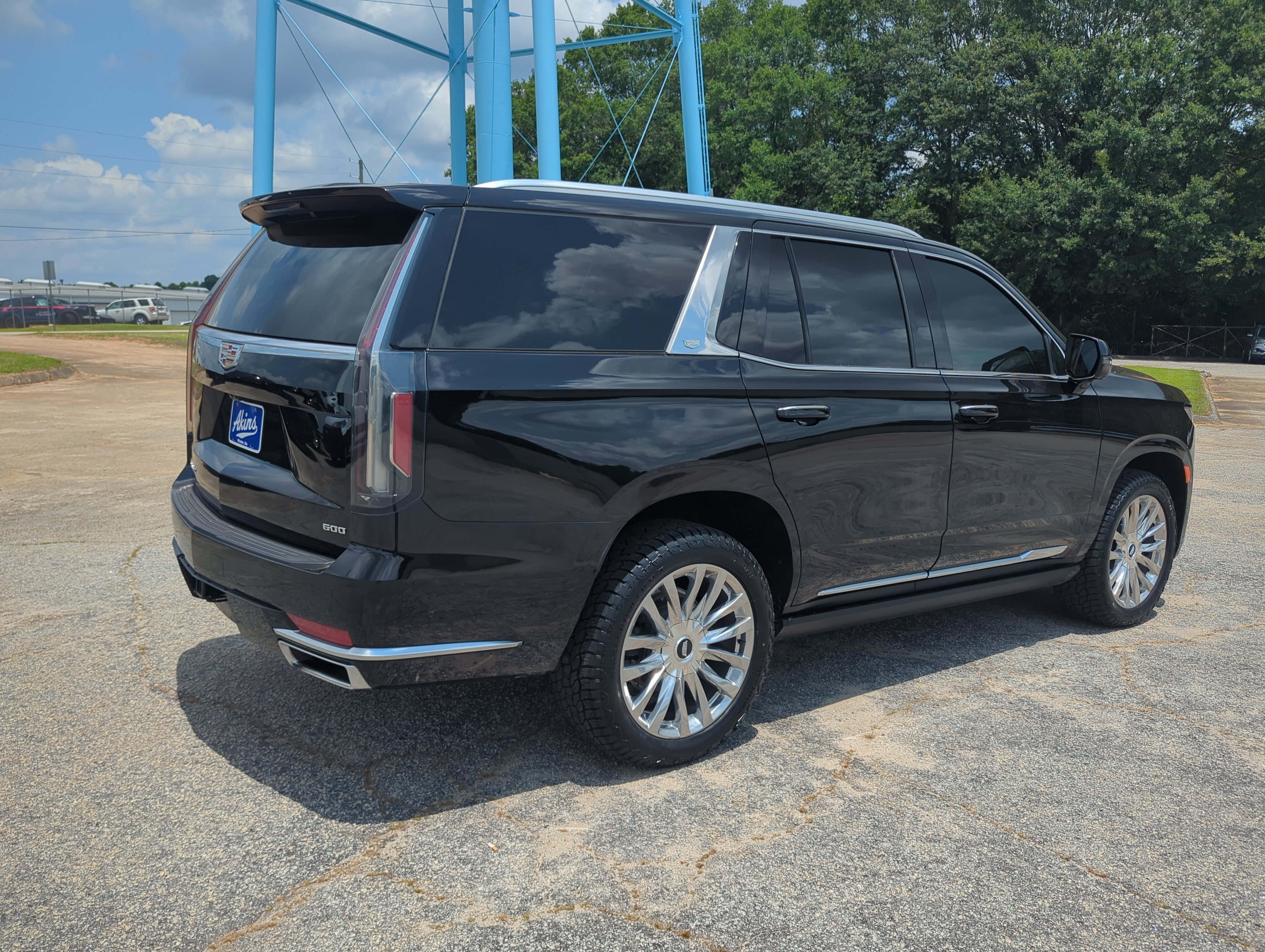 Used 2024 Cadillac Escalade Premium Luxury w/ Performance Package AWD/4WD image 3