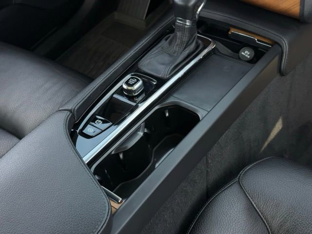 Used 2022 Volvo XC90 T6 Momentum w/ Climate Package image 41