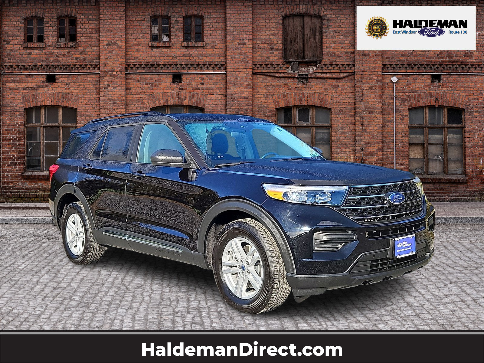 Certified 2022 Ford Explorer XLT w/ Class IV Trailer Tow Package AWD/4WD image 1