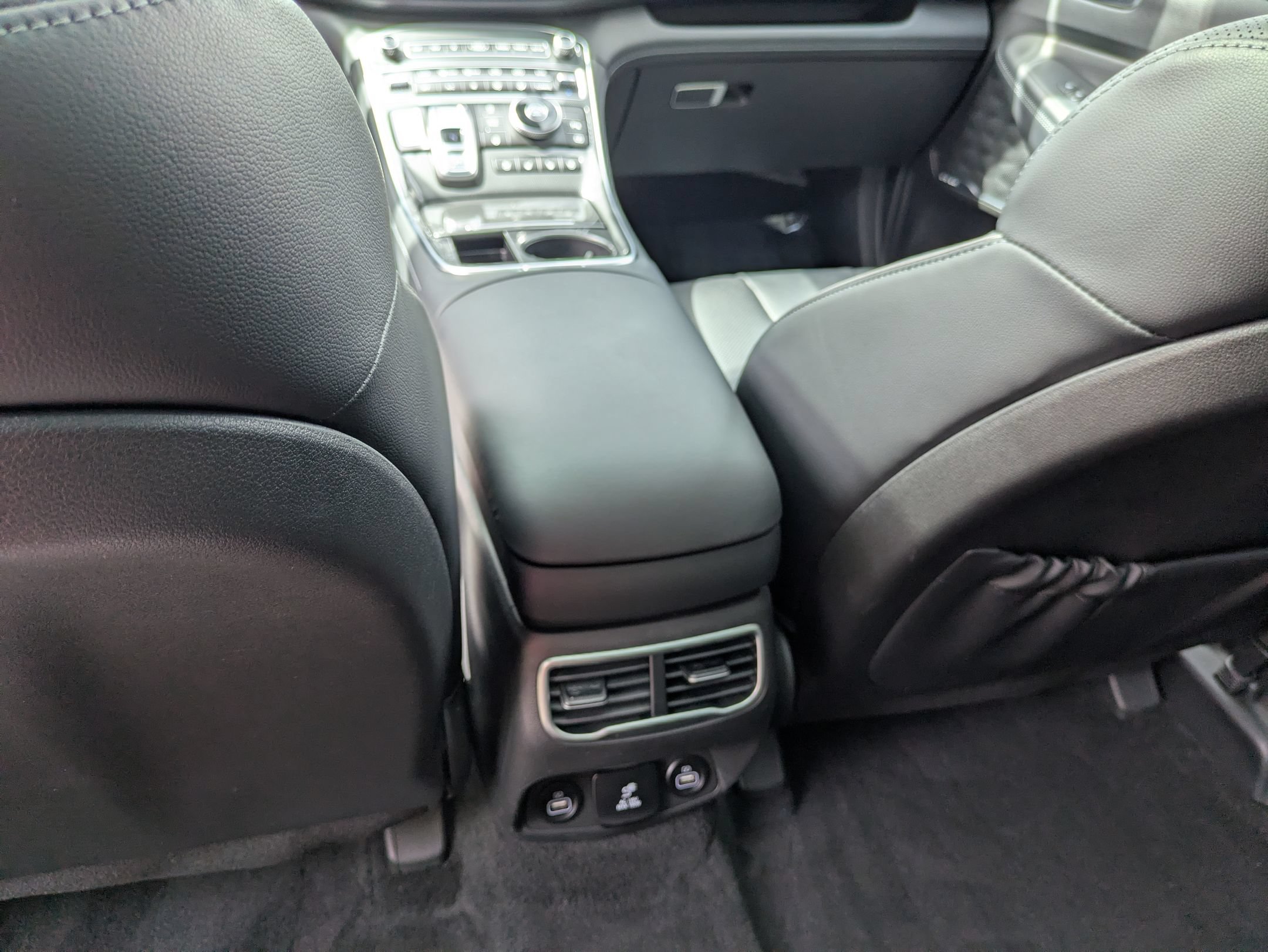 Used 2023 Hyundai Santa Fe Limited FWD image 32