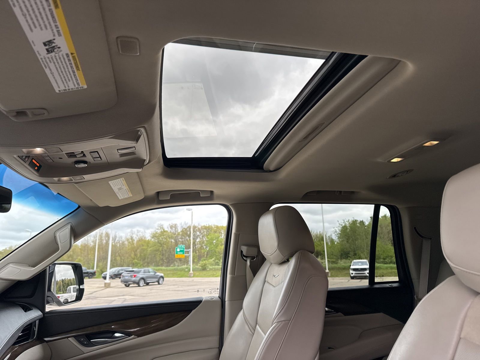 Used 2019 Cadillac Escalade Luxury AWD/4WD image 24