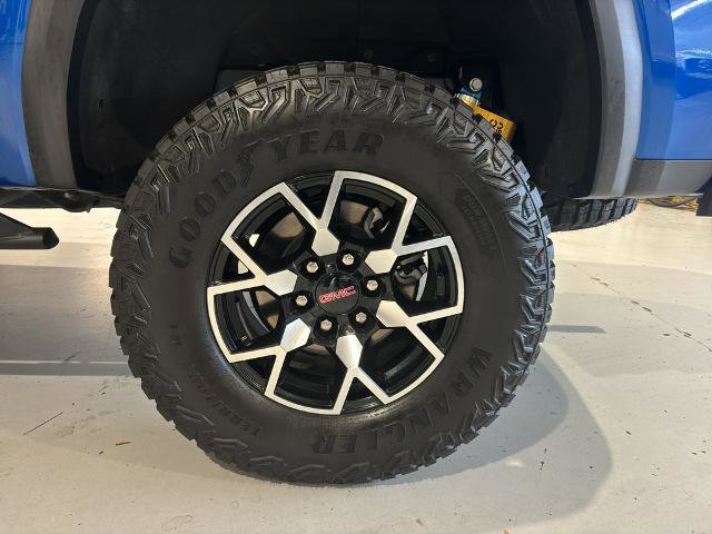 Used 2023 GMC Canyon AT4X image 9