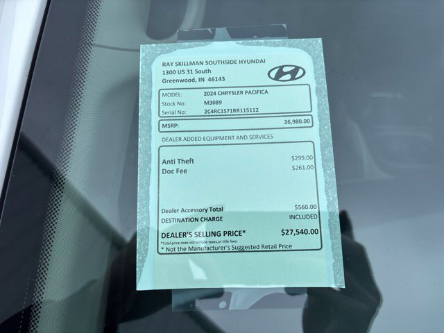 Used 2024 Chrysler Pacifica Limited FWD image 2