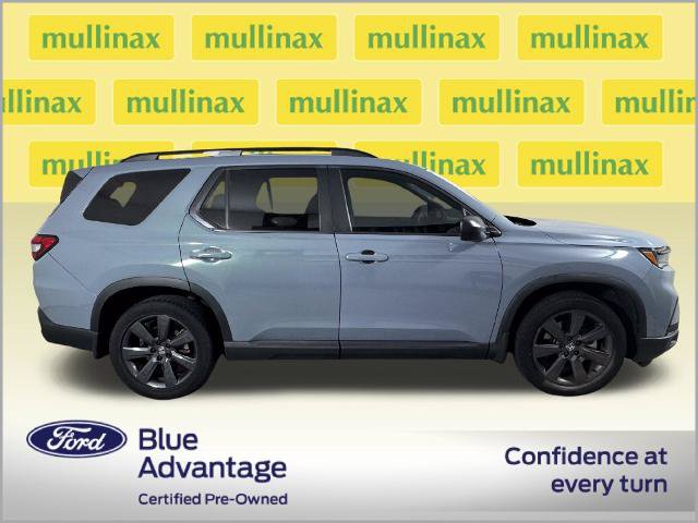 Used 2023 Honda Pilot Sport image 2