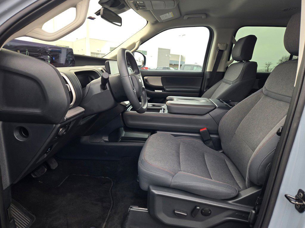 Certified 2025 Ford Expedition Active AWD/4WD image 28