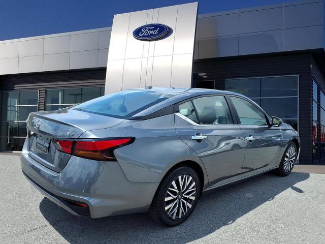 Used 2024 Nissan Altima 2.5 SV FWD image 2