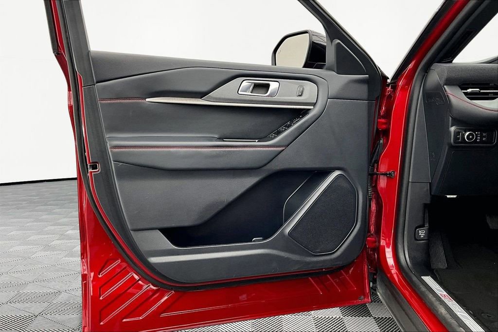 Certified 2025 Ford Explorer ST-Line w/ ST-Line Street Pack image 23