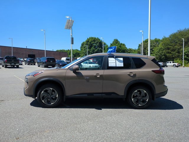 Used 2024 Nissan Rogue SV w/ SV Premium Package AWD/4WD image 7