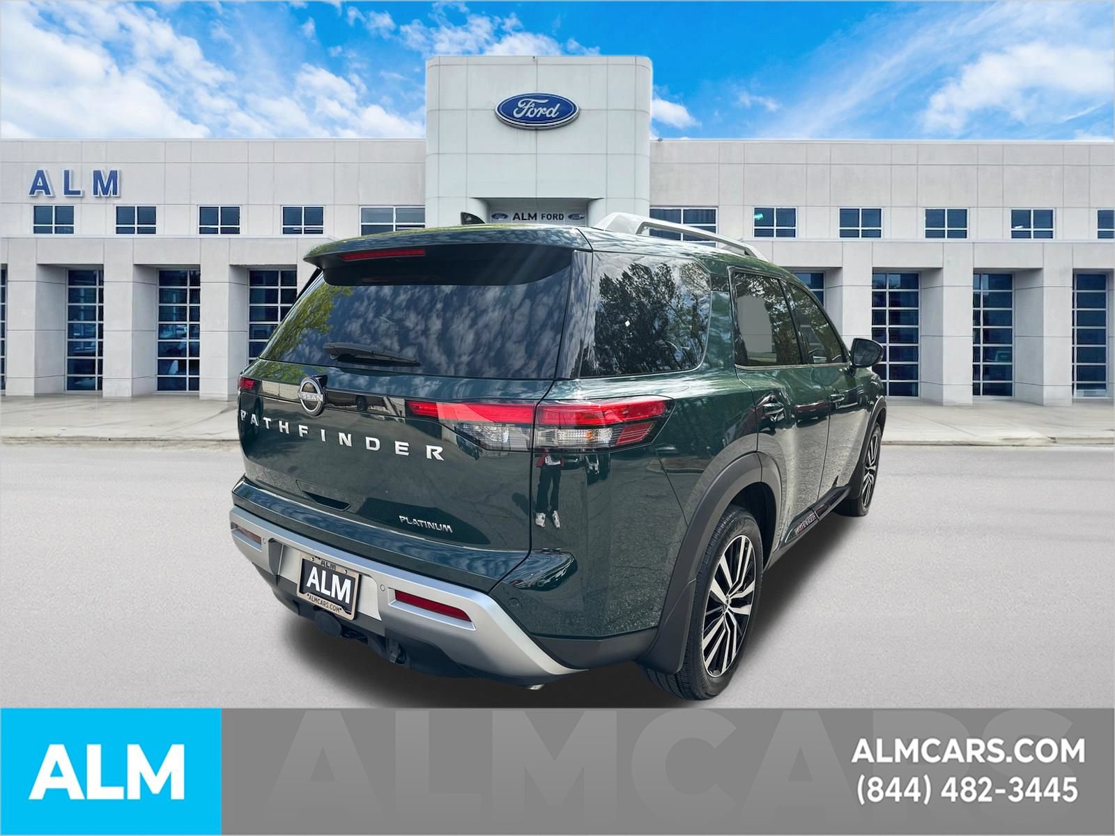 Used 2025 Nissan Pathfinder Platinum FWD image 5
