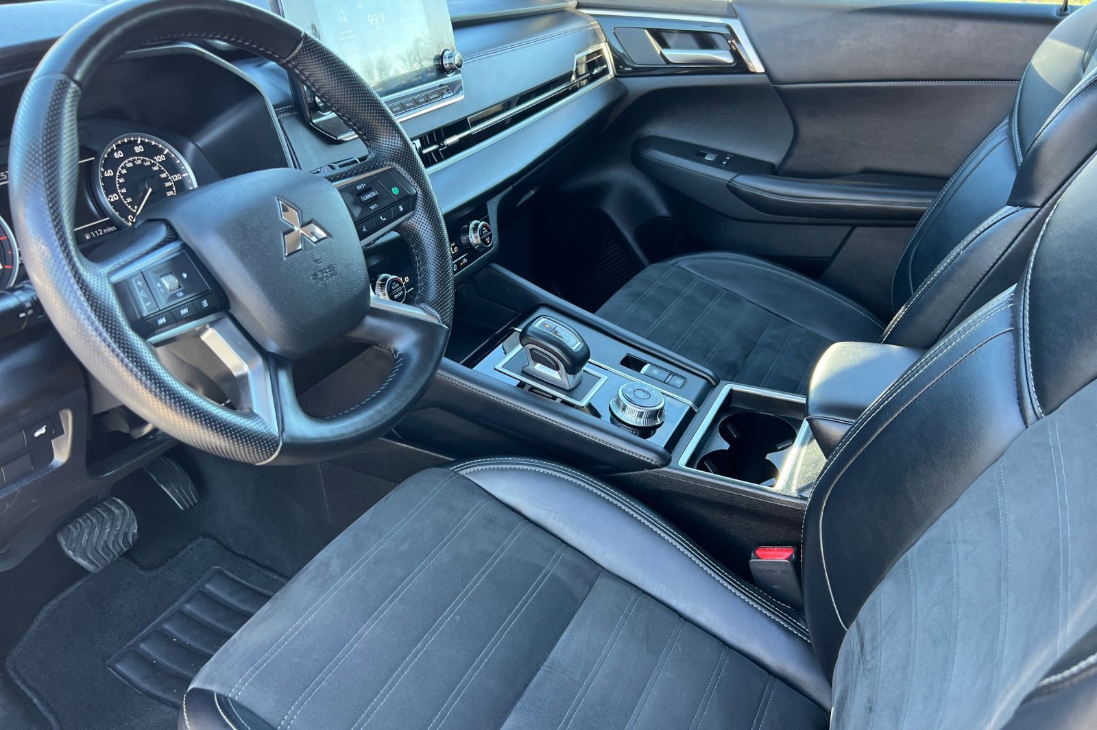 Used 2024 Mitsubishi Outlander FWD image 11