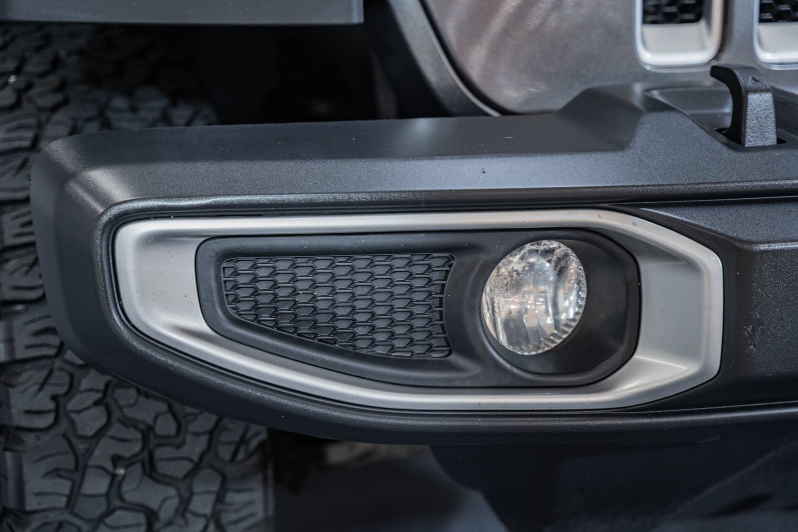 Used 2018 Jeep Wrangler Unlimited Sahara AWD/4WD image 14